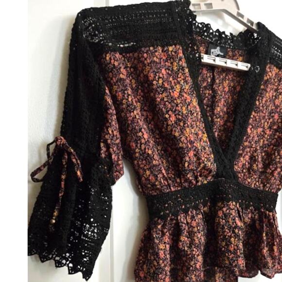 Angie Black Floral Lace Trim Boho Blouse Women's Size L - Picture 3 of 7